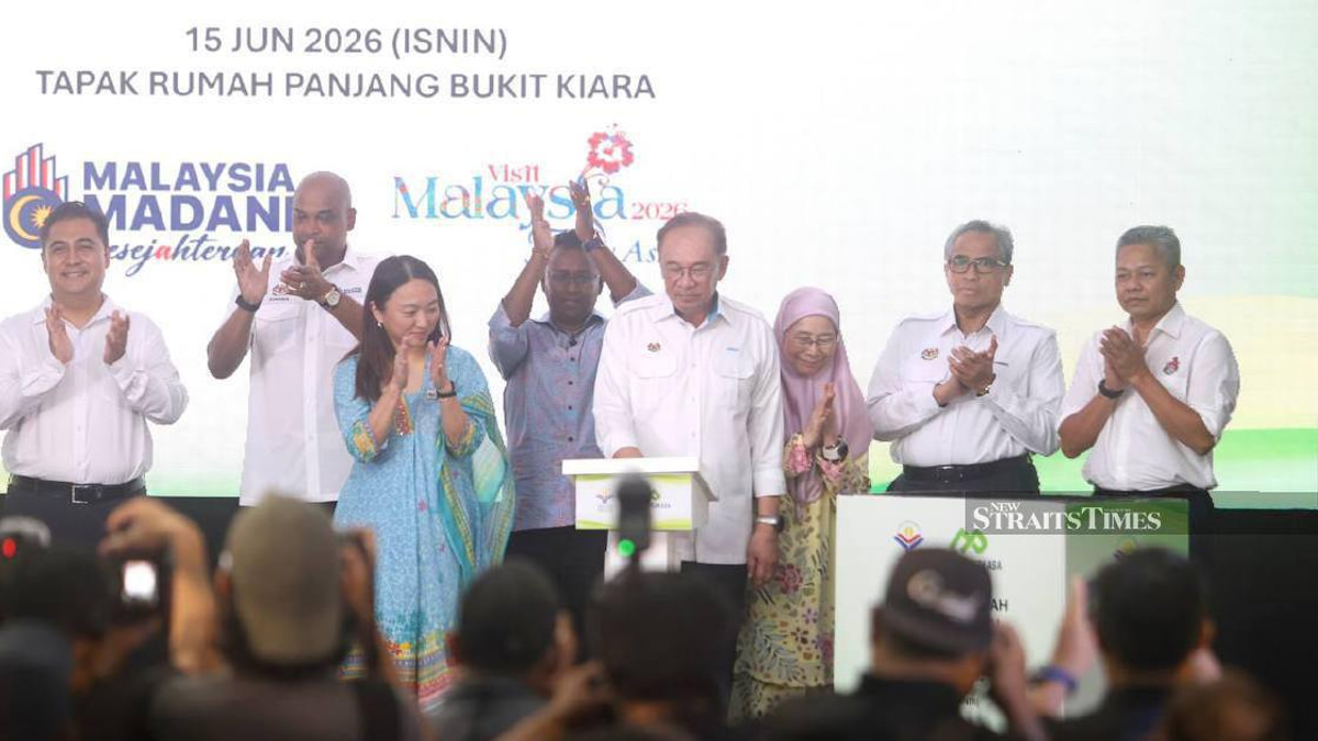 Anwar Warns Against Divisive Racial Politics, Says Ordinary Malaysians Bear the Cost
