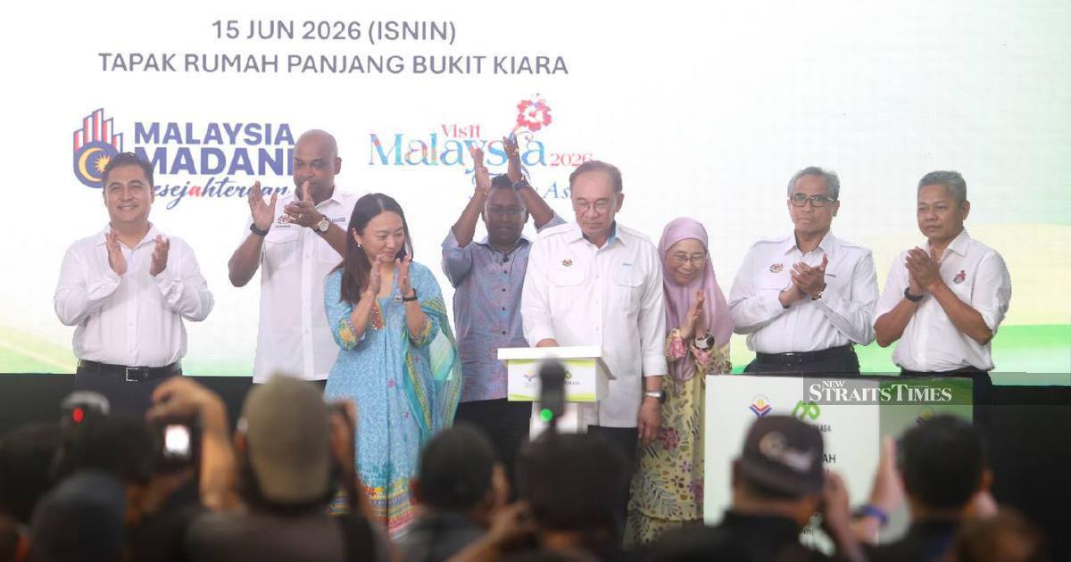 Anwar Warns Against Divisive Racial Politics, Says Ordinary Malaysians Bear the Cost