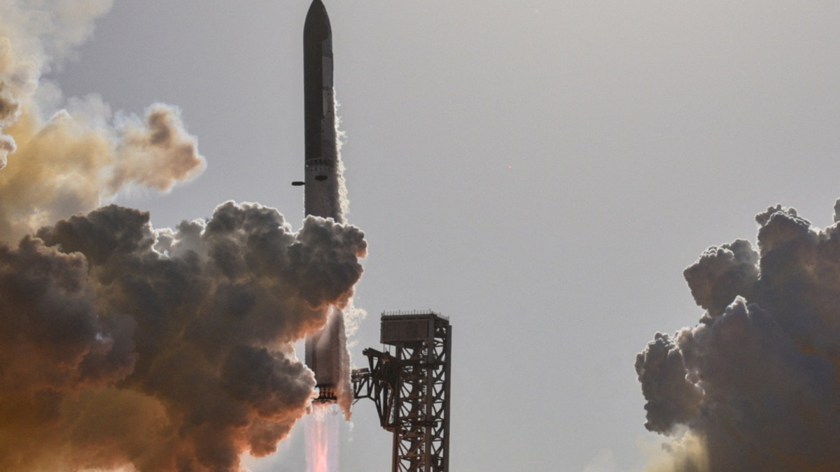 SpaceX Completes 13th Starship Test Flight After Weather Delays