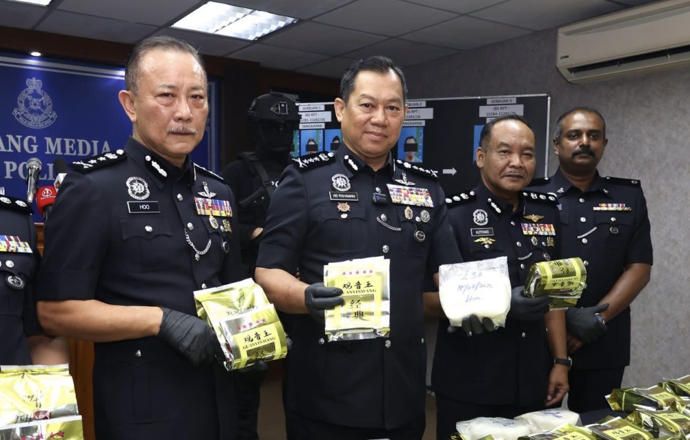 Johor Police Bust Drug Network: Eight Arrested Including Teenager in Vehicle-Based Distribution Operation