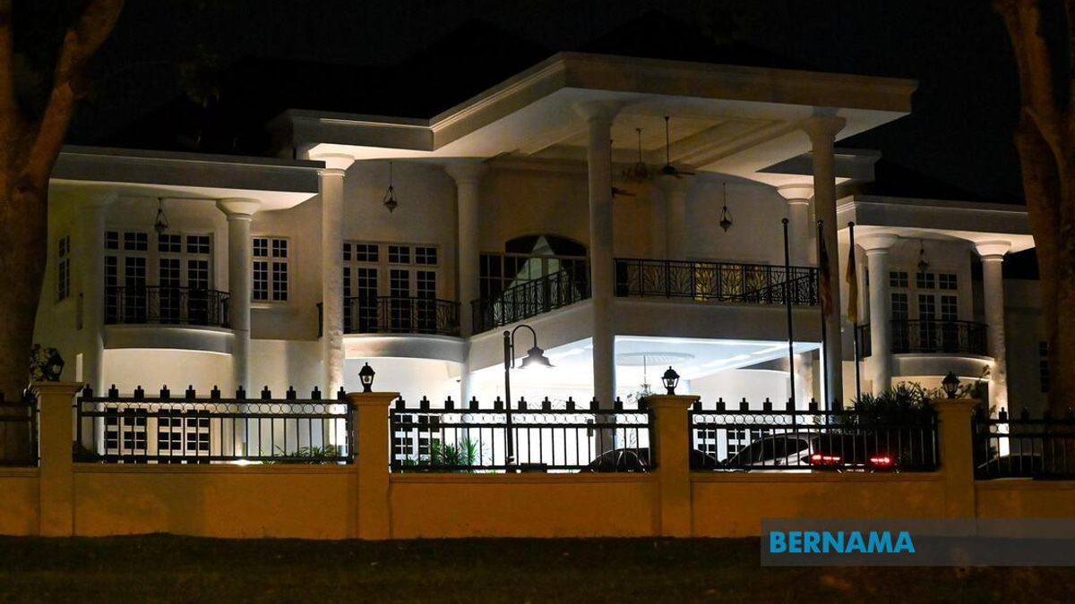 Zahid-Led BN-PN Delegation Meets Negeri Sembilan Ruler After Election Victory