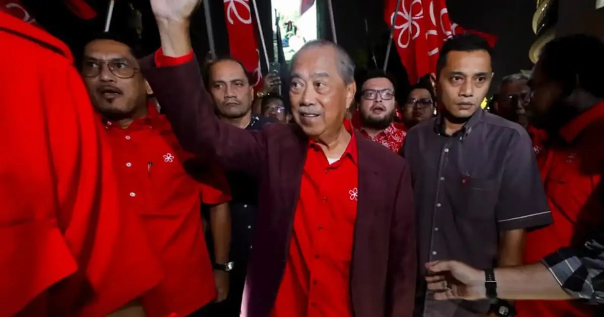 Muhyiddin Rallies Over 200 Supporters Ahead of Critical Bersatu Gathering