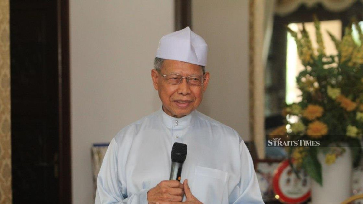 Mustapa Mohamed Rules Out GE16 Candidacy, Citing Physical Limitations