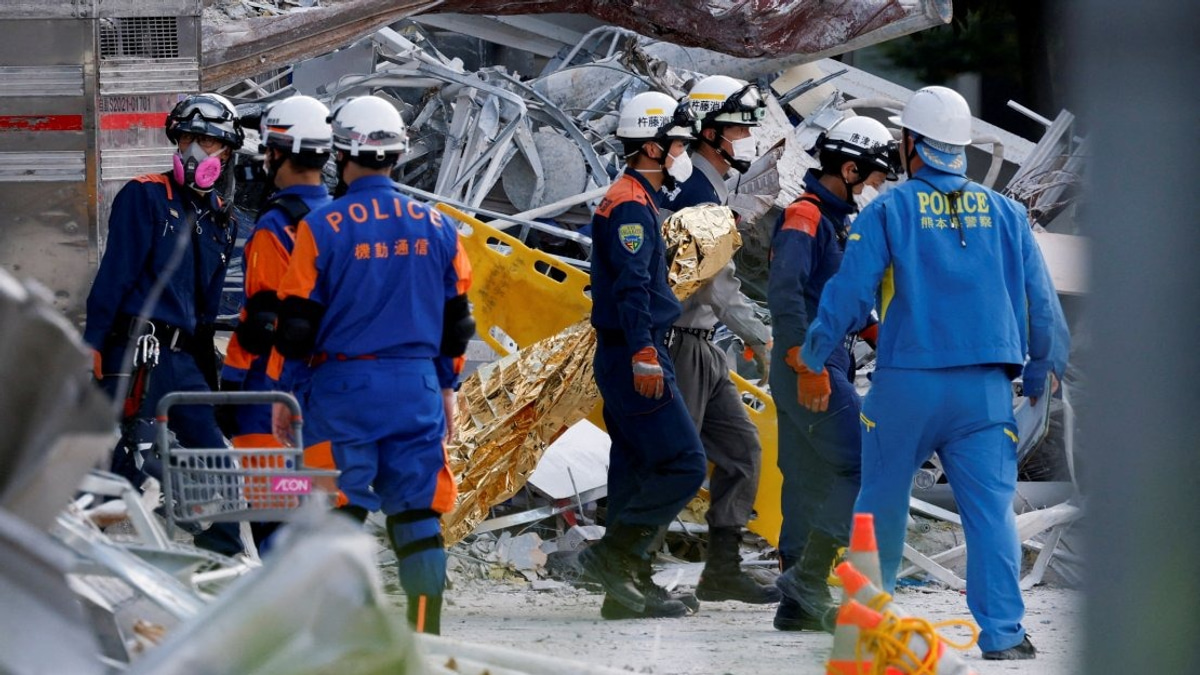 Japan's Kumamoto Reels From Devastating 7.1 Magnitude Quake as Rescuers Battle Heat and Aftershocks