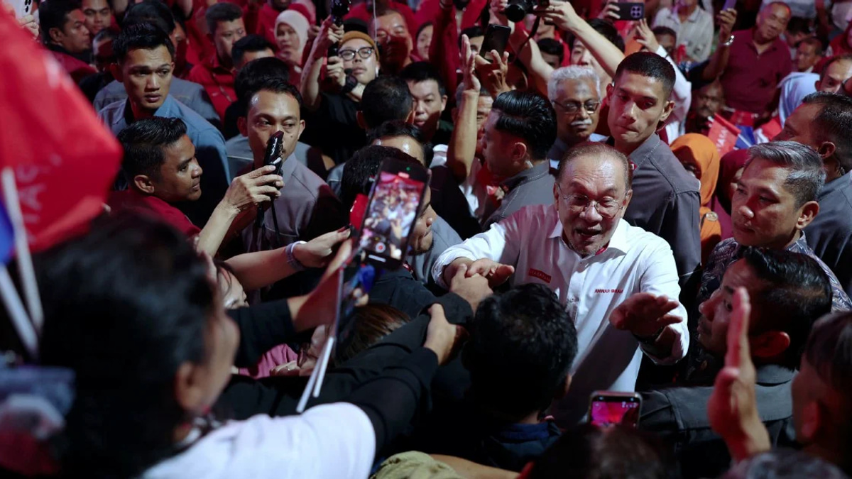 Anwar Unveils Pakatan Harapan's 56-Strong Slate for Johor Battle, Signals Coalition Push for State Control
