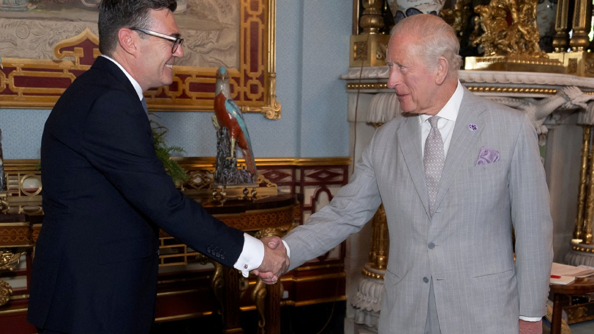 Andy Burnham Sworn in as British Prime Minister Following Meeting with King Charles III