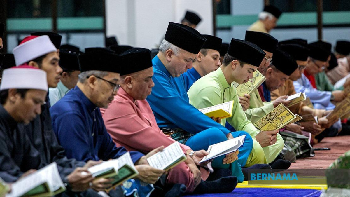 Sultan Nazrin Leads National Day Prayers, Inaugurates RM8.7 Million Perak Mosque