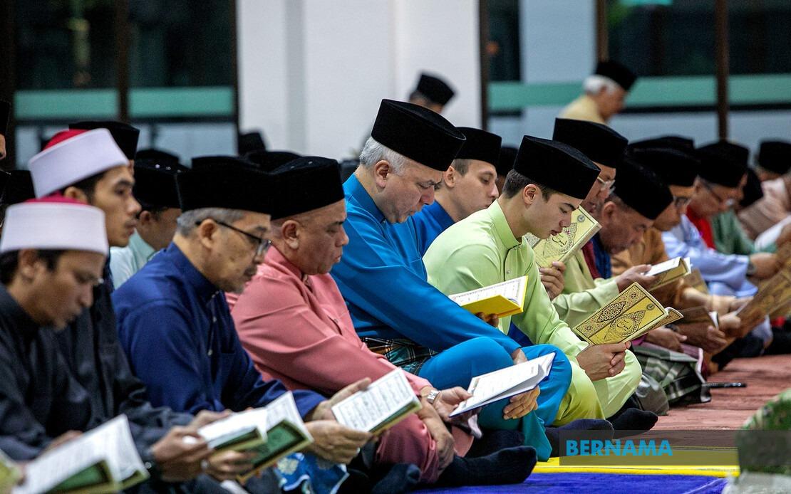 Sultan Nazrin Leads National Day Prayers, Inaugurates RM8.7 Million Perak Mosque