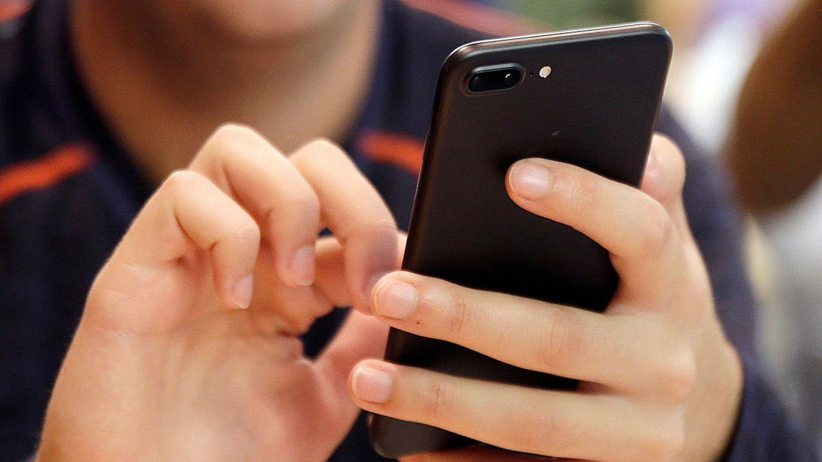 Digital strain on your thumbs: Malaysian experts offer practical relief strategies for heavy phone users