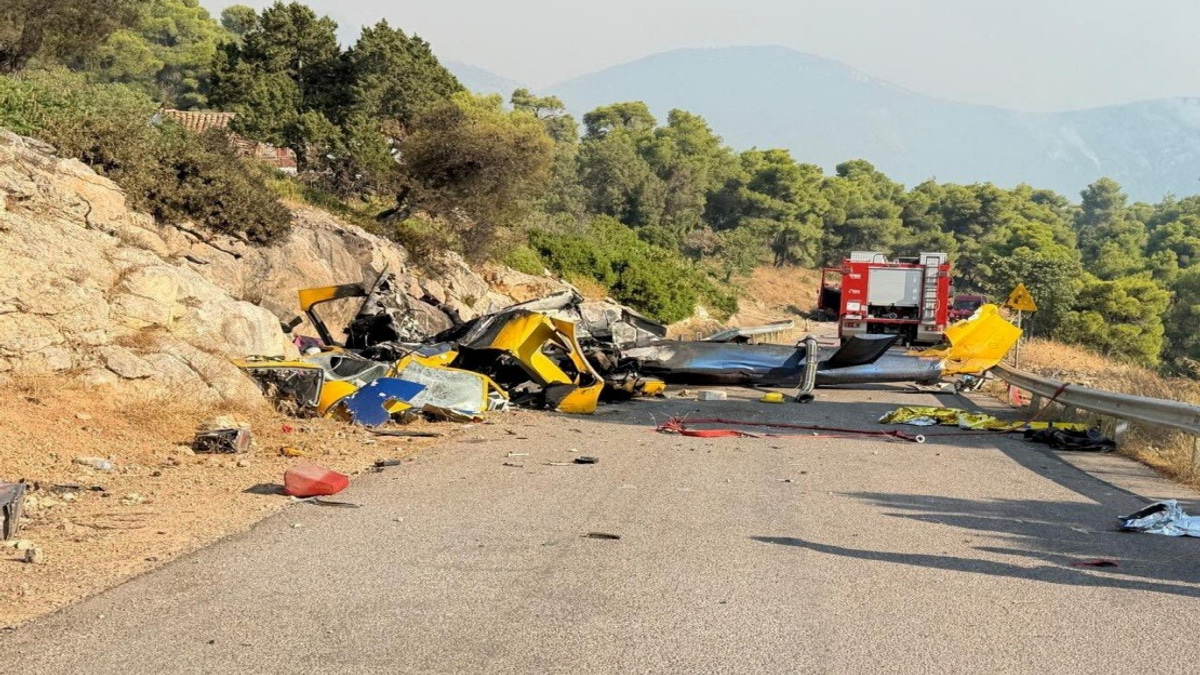 Two Killed in Greek Firefighting Helicopter Collision During Wildfire Battle
