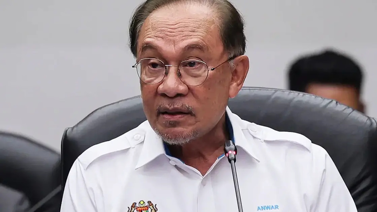 Anwar Deflects Criticism by Urging Opposition to Focus on Tabung Haji RCI Report