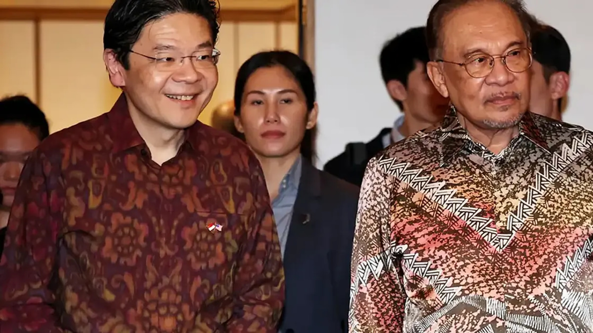 Anwar Says No Plans to Request Singapore PM's Permission for Johor Voters