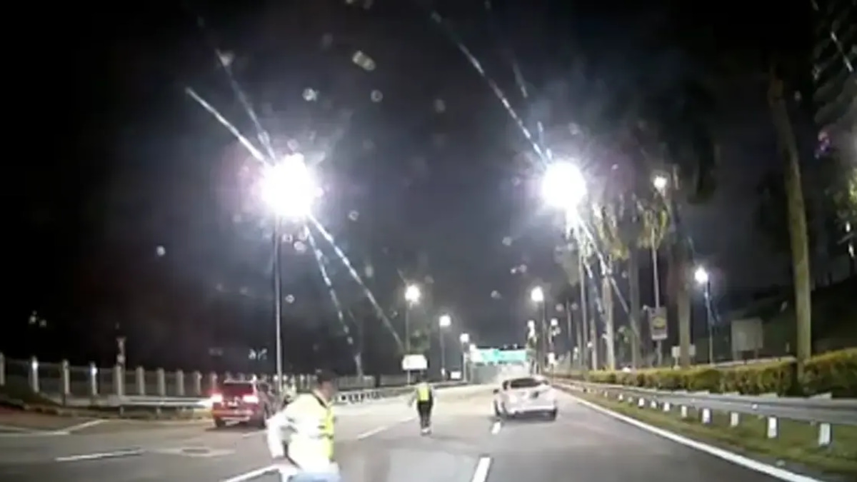 Young Mercedes Driver Arrested After Forcing Through Police Roadblock