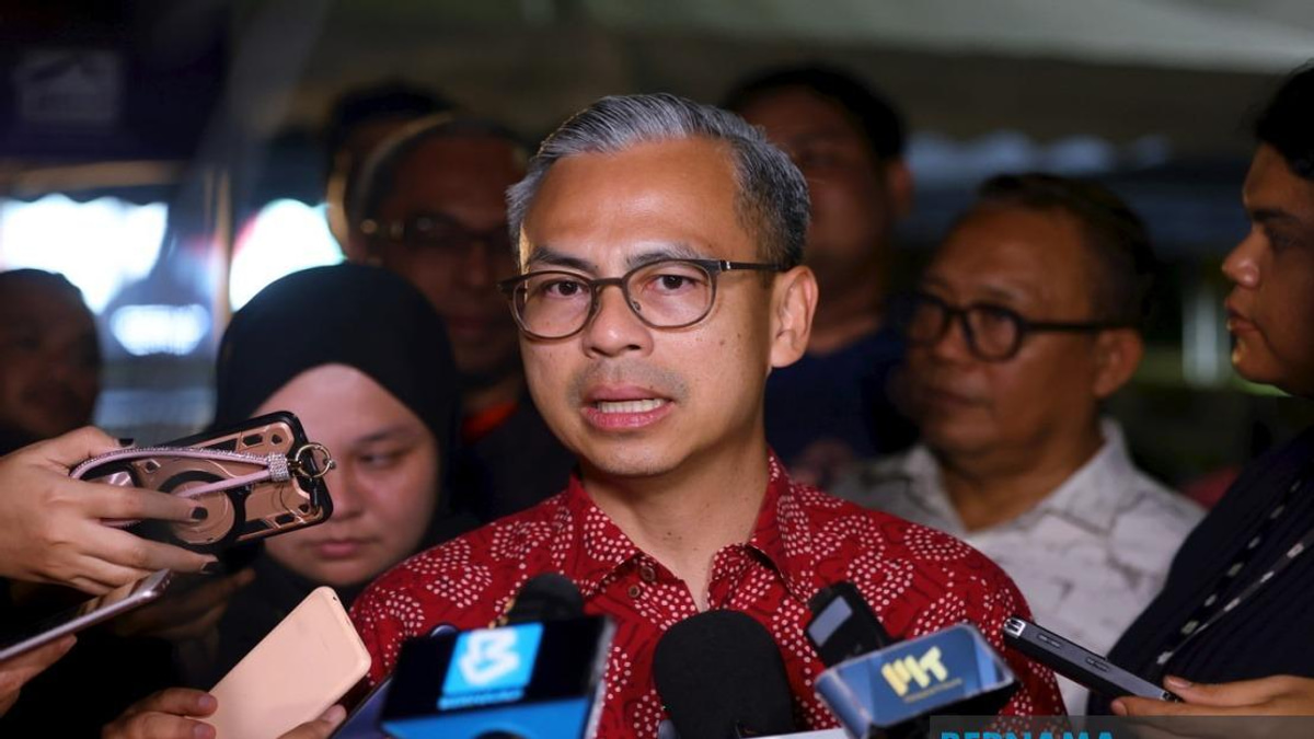 Fahmi Criticises Sanusi Over Divisive Racial Remarks, Questions PAS Leadership