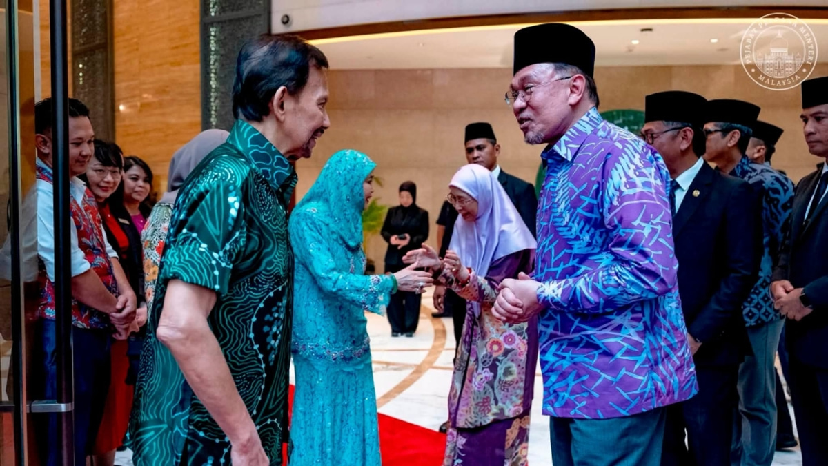 Anwar Ibrahim Extends Birthday Greetings to Brunei Sultan Hassanal Bolkiah, Reinforcing Regional Partnership