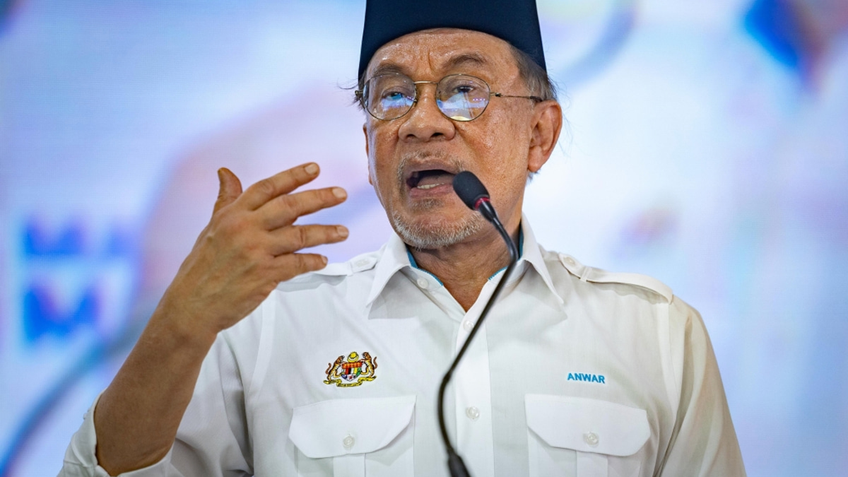 Anwar to Defend KWAP's RM200 Million eFishery Loss Before Parliament