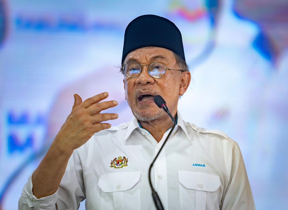 Anwar to Defend KWAP's RM200 Million eFishery Loss Before Parliament