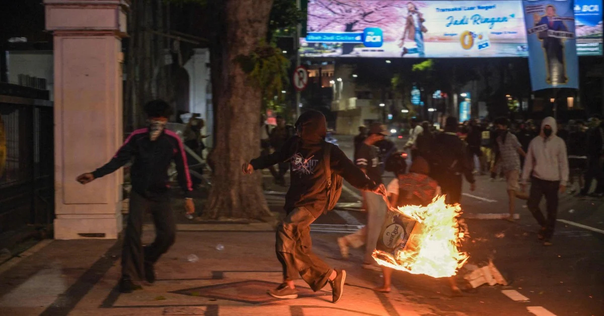Indonesian Police Detain Scores in Anti-Government Demonstration