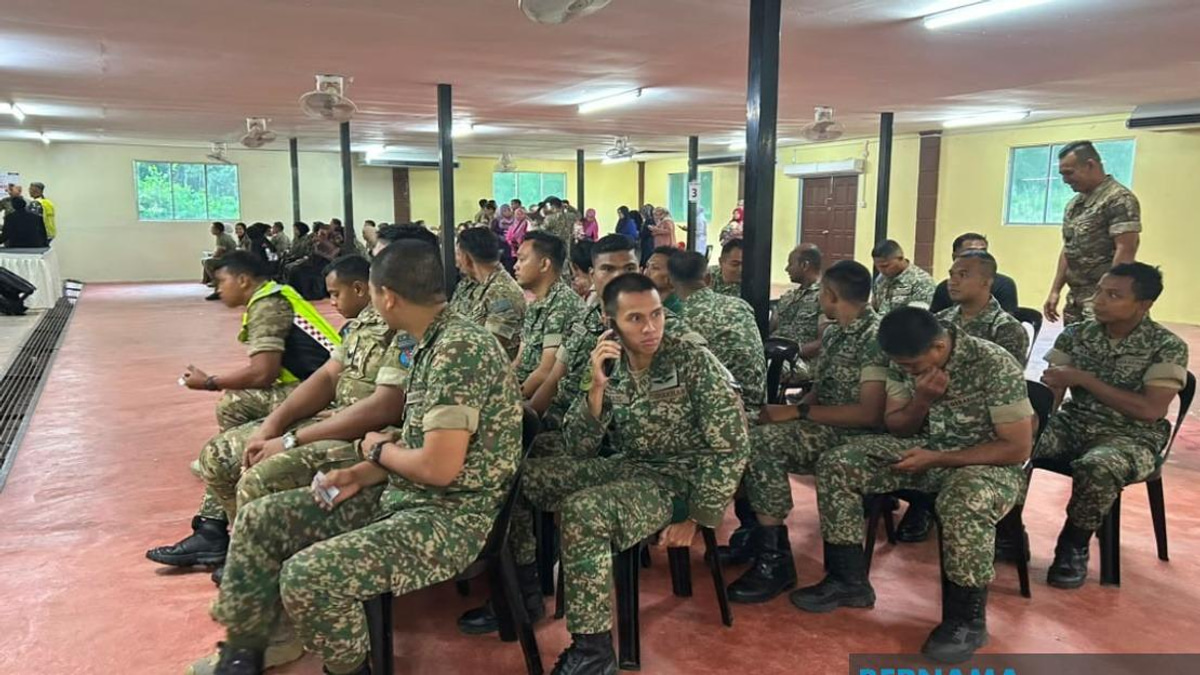 Saifuddin and Khaled Call on Johor Early Voters to Exercise Civic Responsibility