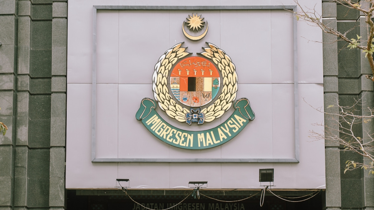 Immigration Department Dismantles Passport Forgery Network in Kuala Lumpur, Arrests Three Indonesians