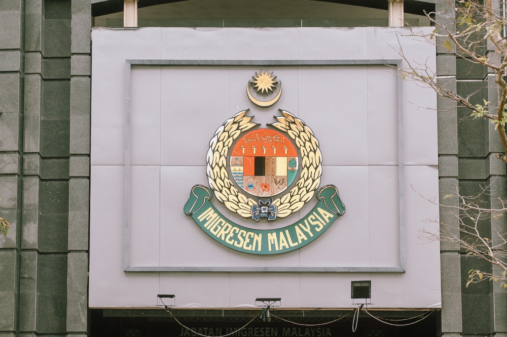 Immigration Department Dismantles Passport Forgery Network in Kuala Lumpur, Arrests Three Indonesians