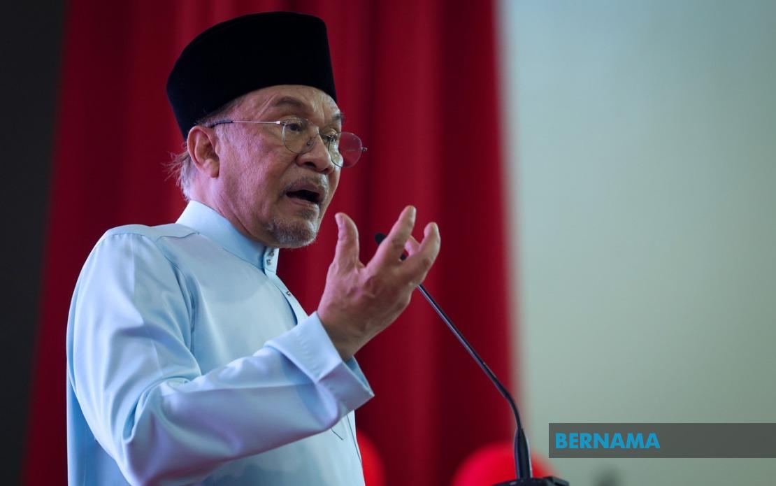 Anwar Orders Felda Inquiry Into £60m Hotel Sale at Loss