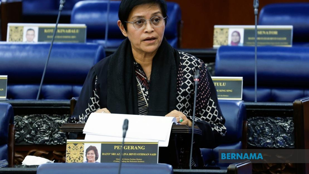 Government Open to Royal Commission on 'Corporate Mafia' But Investigation Must Lead, Says Azalina