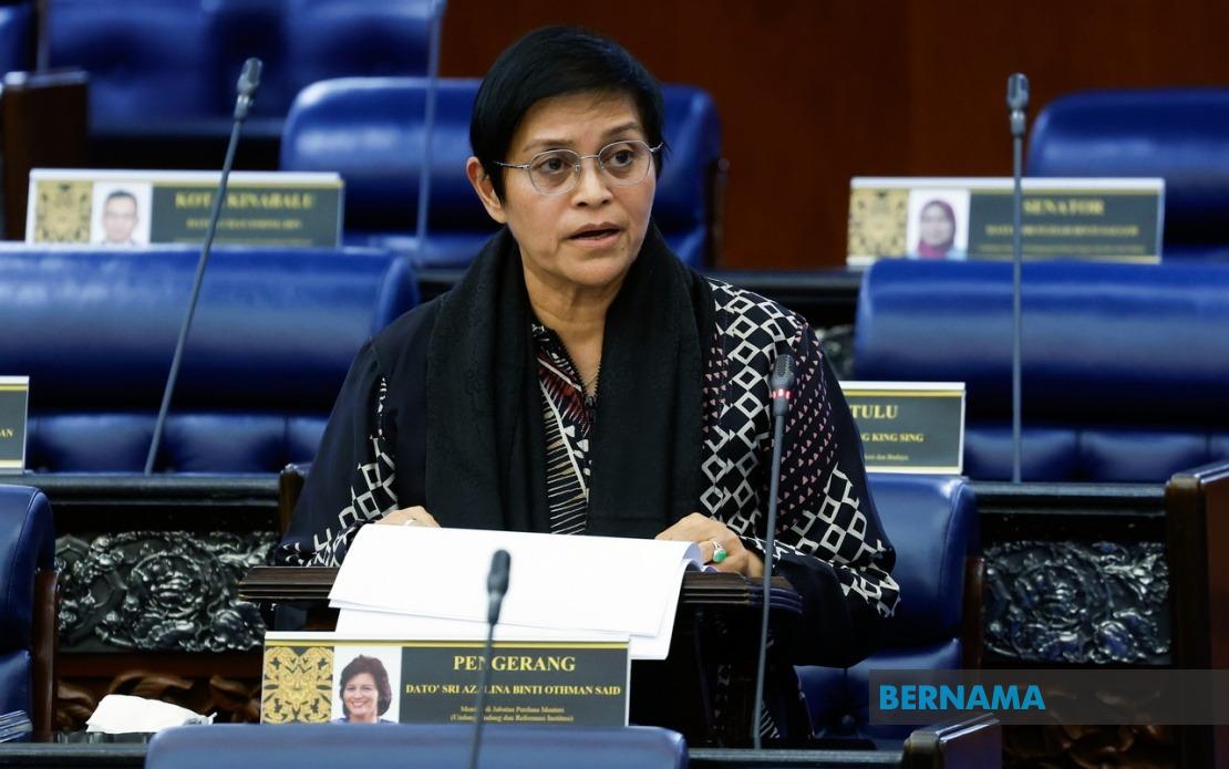 Government Open to Royal Commission on 'Corporate Mafia' But Investigation Must Lead, Says Azalina