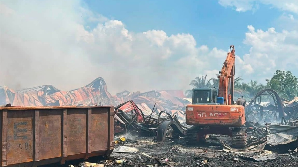 Kedah Monitors Air Quality After Lunas Factory Fire Destroys Four Plants