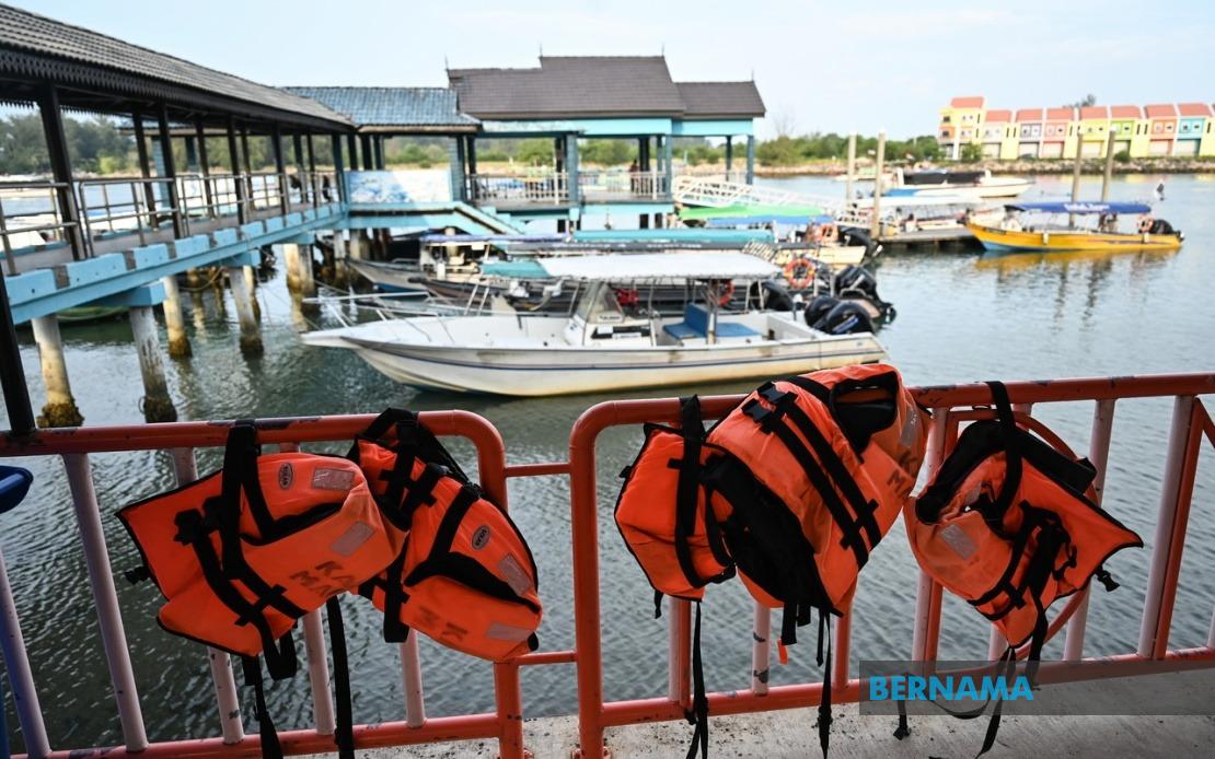 Life Jackets Must Be Worn Throughout Sea Trips, Says Terengganu Official After Boat Tragedy