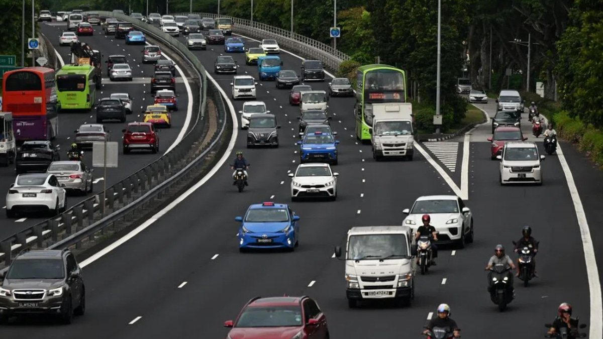 Singapore ride-hailing platforms extend driver surcharges through September amid fuel cost pressures