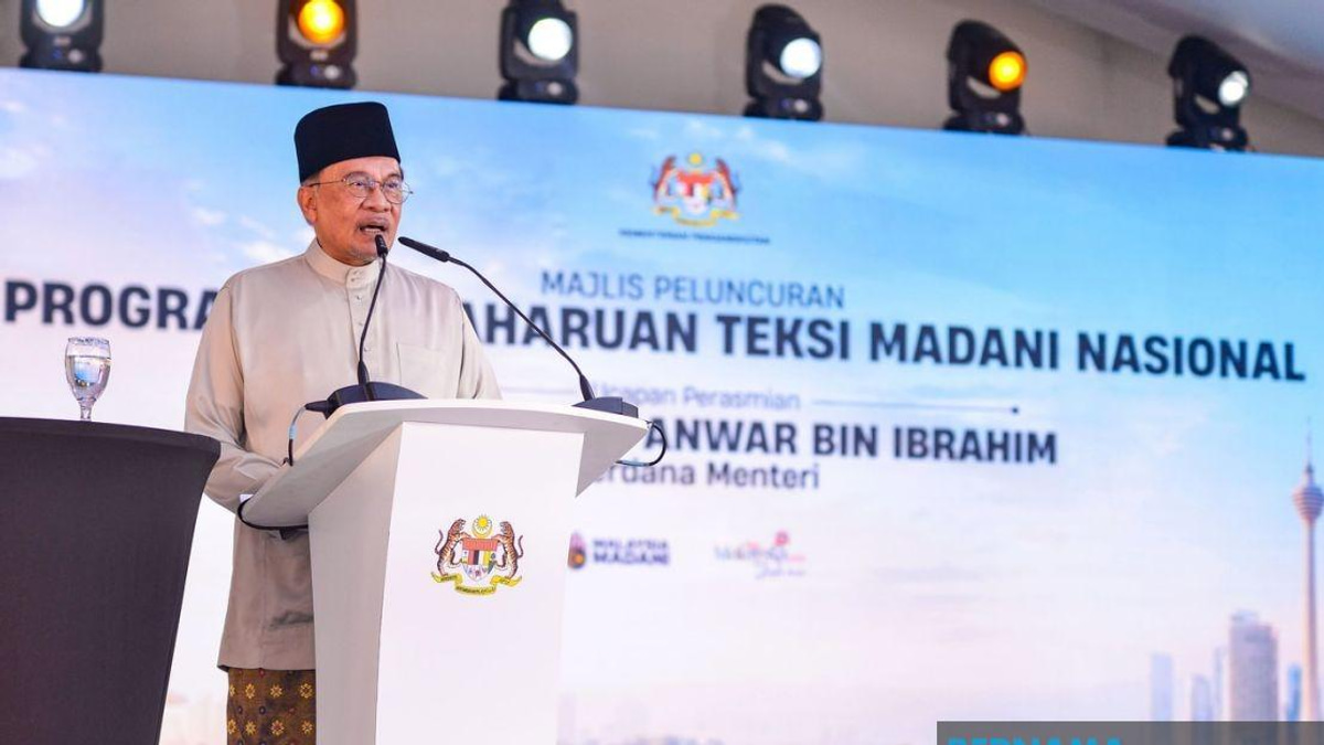 PM Anwar Doubles Down on Taxi Reform With Extra RM10 Million Injection