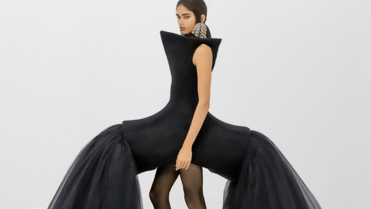 The Era of 'Meme Couture': When High Fashion Becomes Theatre for the Algorithm