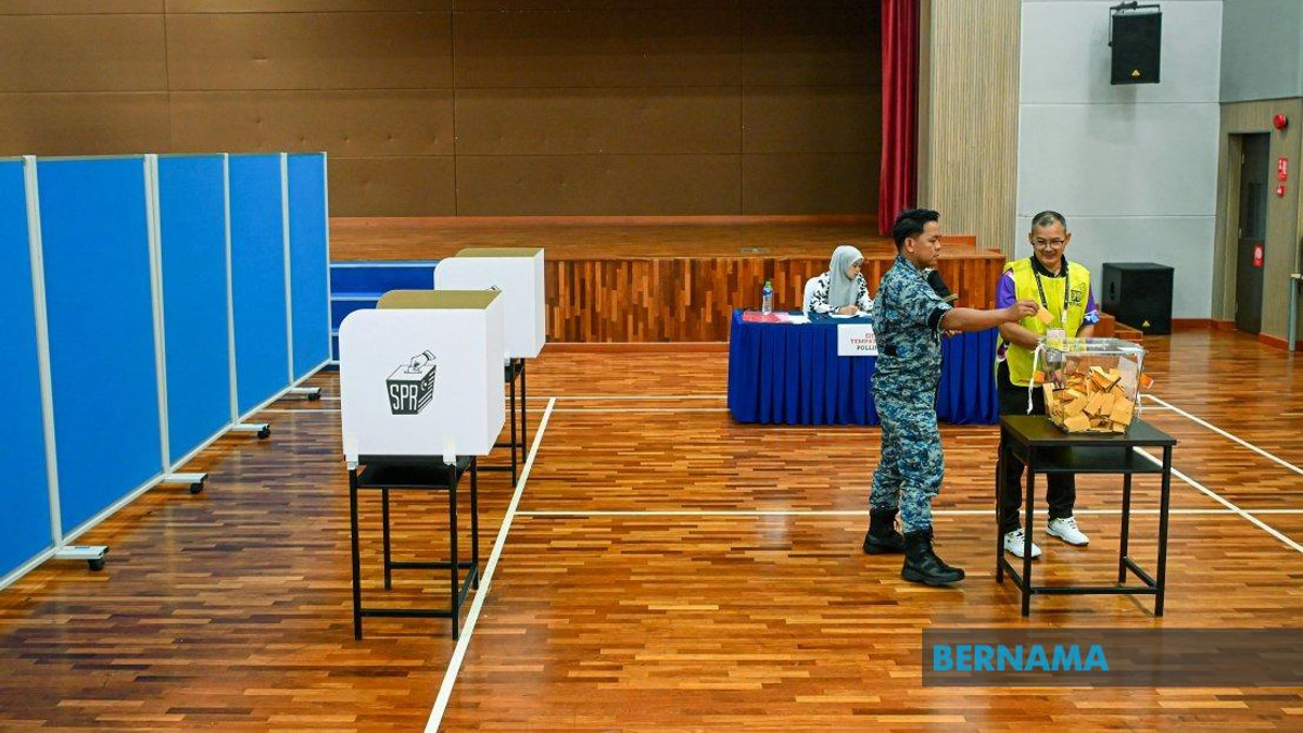 Negeri Sembilan Early Polling Closes On Schedule As Security Personnel Cast Votes