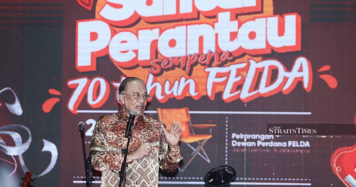 PM Anwar presses for swift rollout of Felda support programmes, seeks monthly accountability