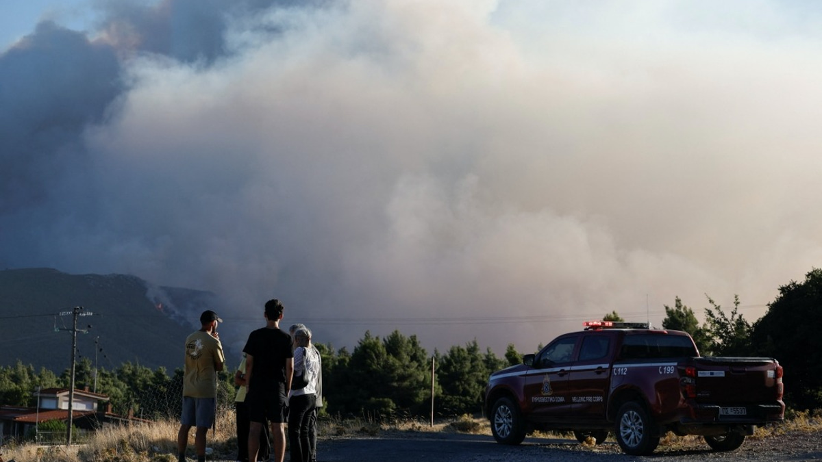 Greece Battles Massive Wildfires as Flames Creep Toward Athens Suburbs