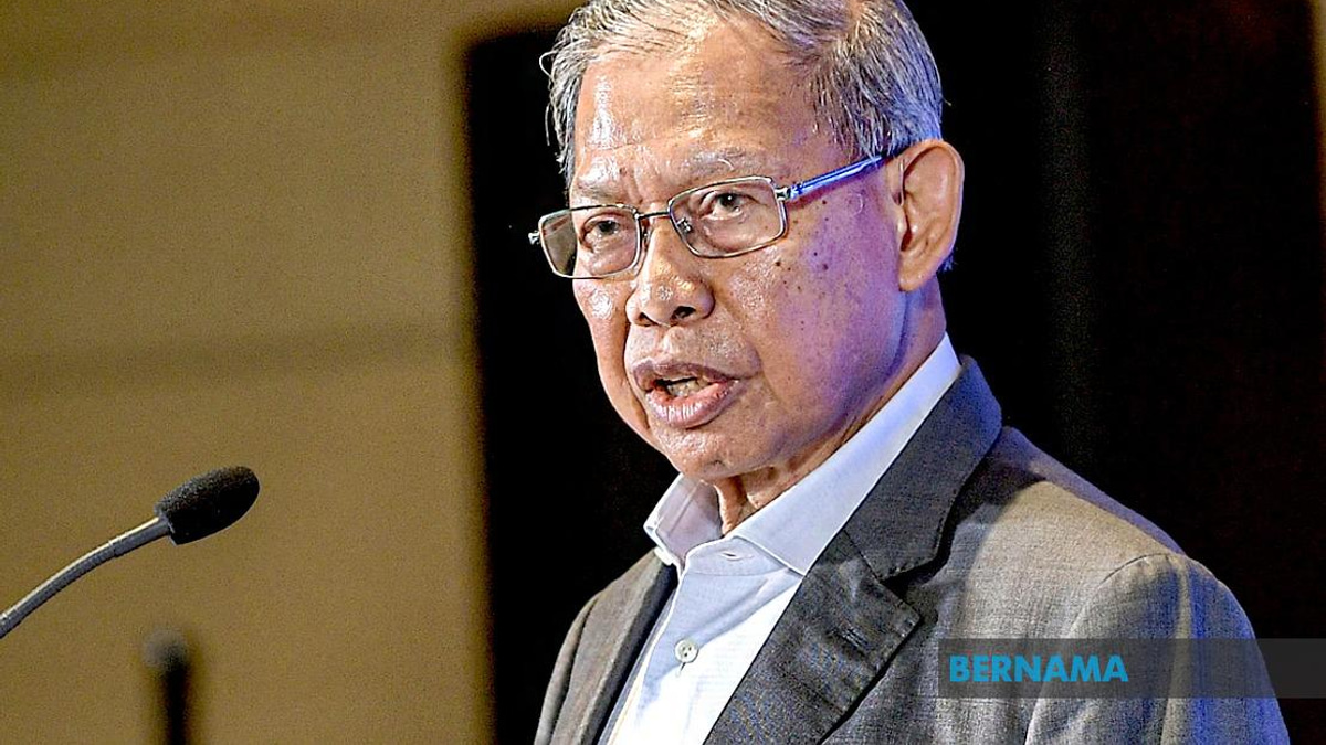 Mustapa Mohamed Closes Door on GE16 Bid, Urges Party to Embrace Younger Generation