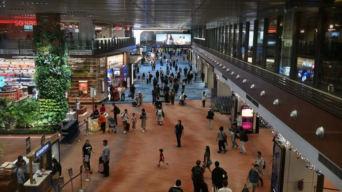 Australian and American travellers arrested for high-value perfume thefts at Changi Airport