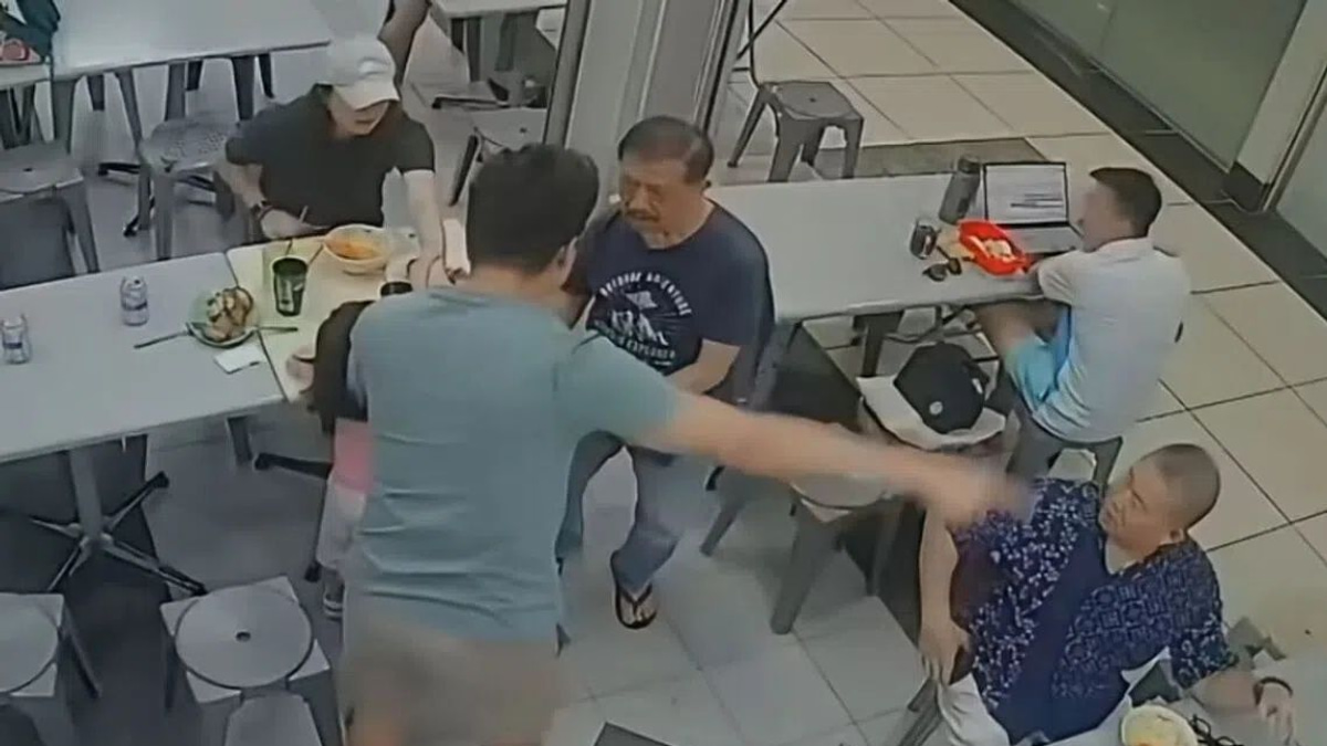 Singapore Police Probe Incident Where Elderly Man Pushed After Patting Child's Head