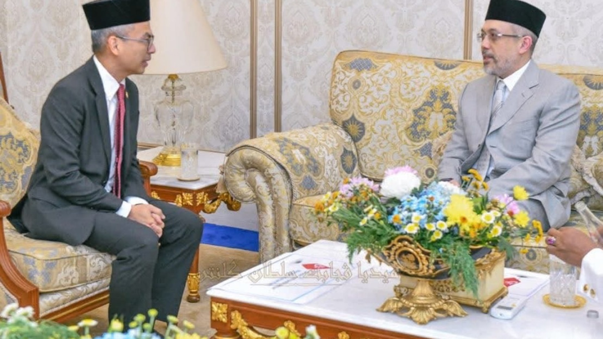 Kelantan Crown Prince Meets Communications Minister to Address Fake Accounts Crisis