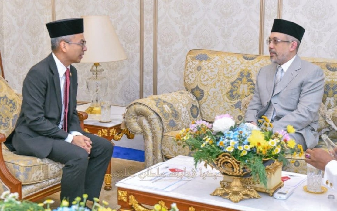 Kelantan Crown Prince Meets Communications Minister to Address Fake Accounts Crisis