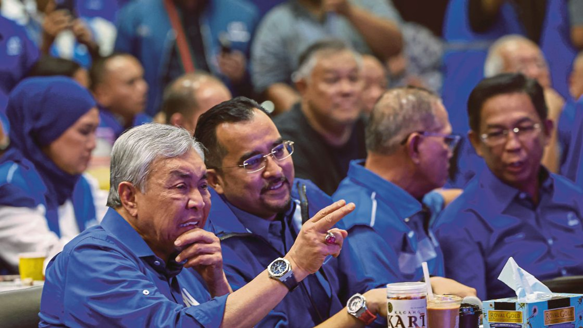 Zahid to Consult Negri Sembilan Ruler Before Announcing Menteri Besar Choice