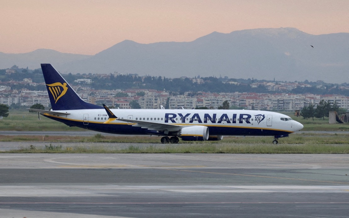 Terrifying Mid-Air Window Rupture Forces Ryanair Flight to Emergency Return in Greece