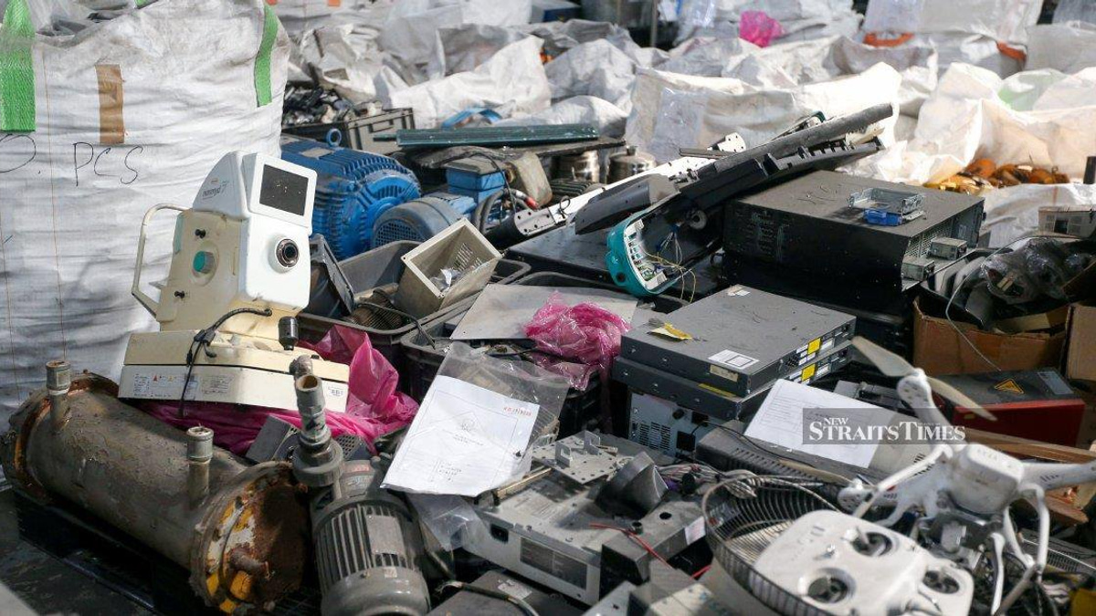 Ten GOF Personnel Detained in Penang E-Waste Factory Extortion Investigation