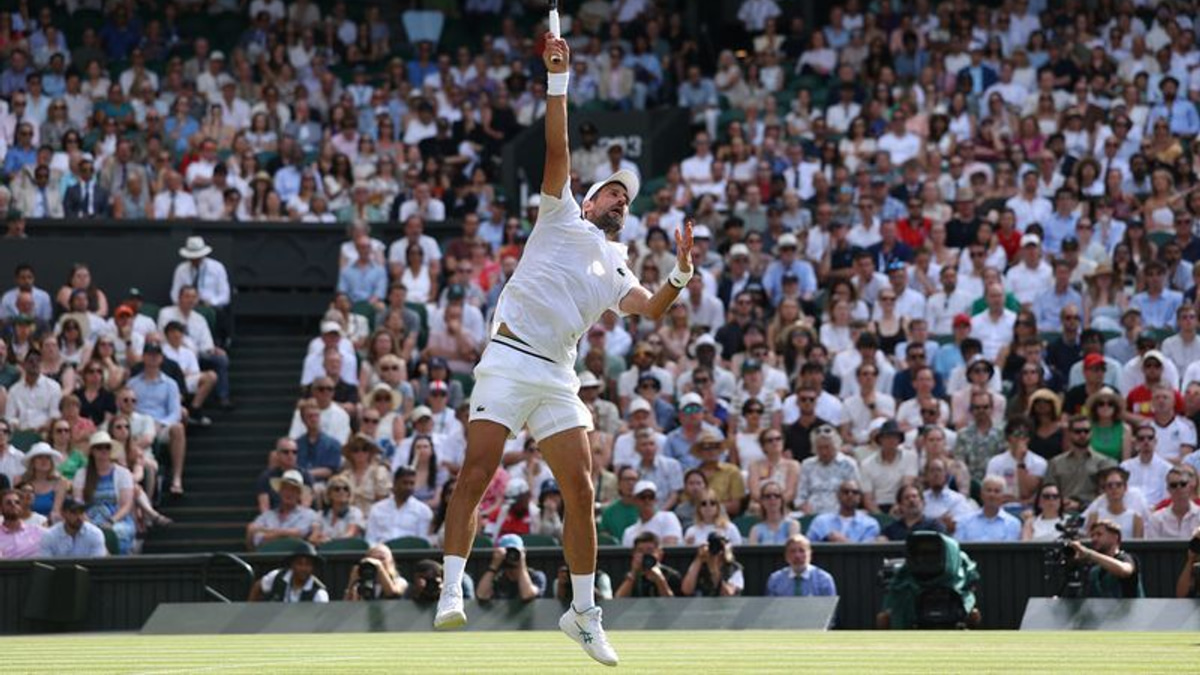 Djokovic Surpasses Federer's Wimbledon Record with Gritty Victory Over Safiullin