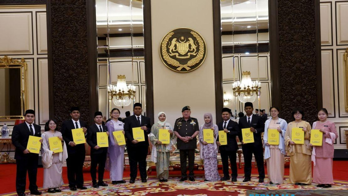 King Confers BYDPA Scholarships on 14 Scholars for Advanced Research Studies