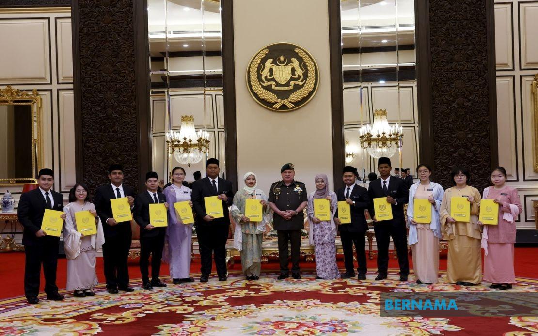 King Confers BYDPA Scholarships on 14 Scholars for Advanced Research Studies