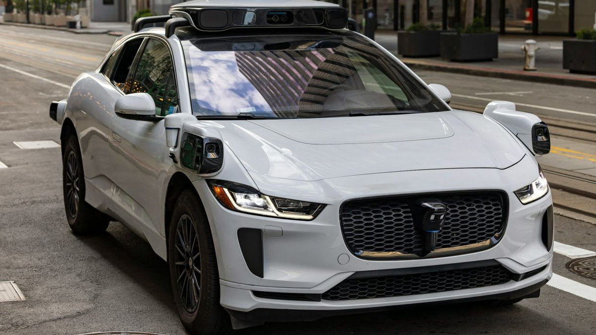 Robotaxis Pose Emergency Response Challenges as Regulators Tighten Safety Rules