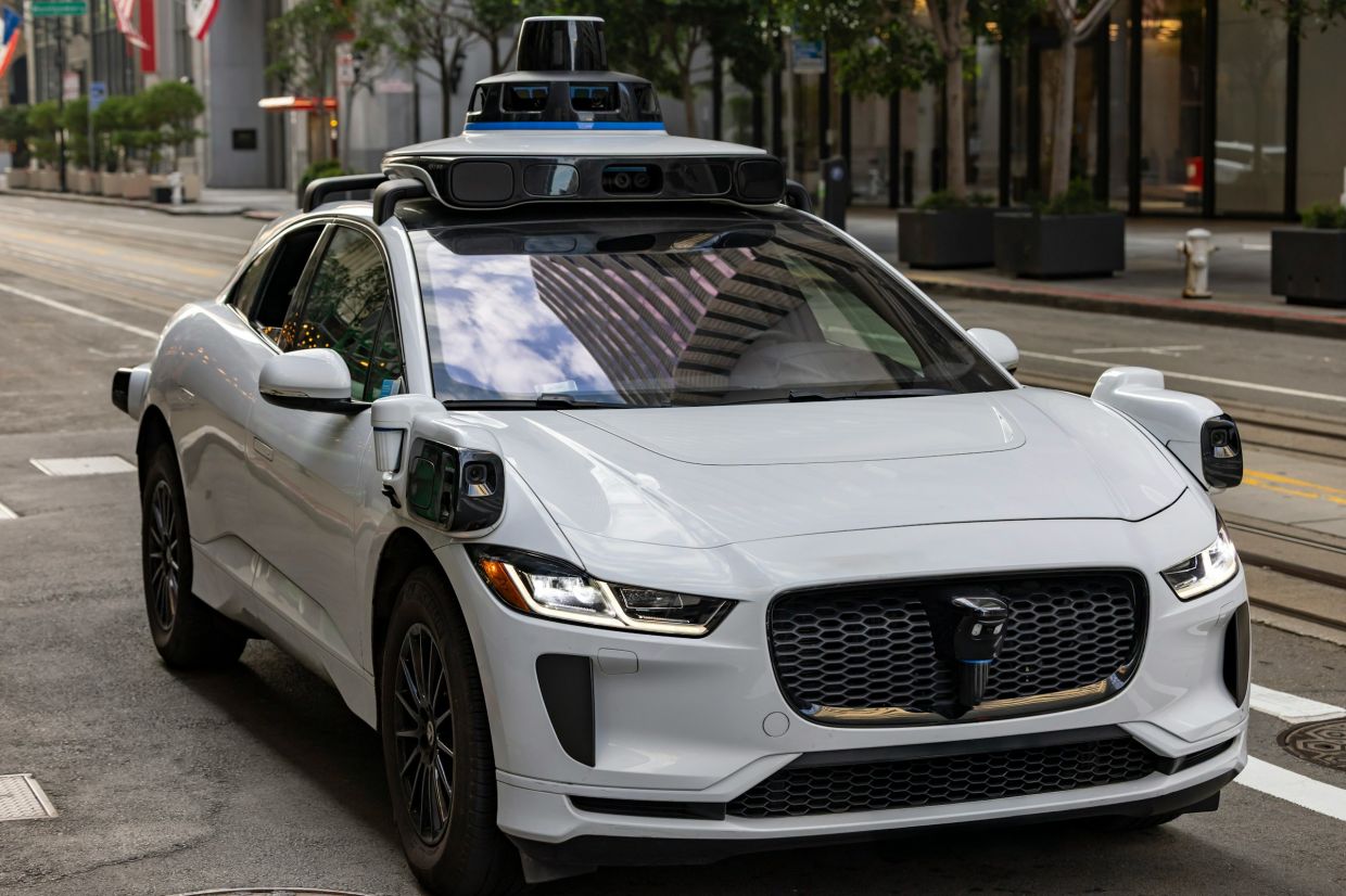 Robotaxis Pose Emergency Response Challenges as Regulators Tighten Safety Rules