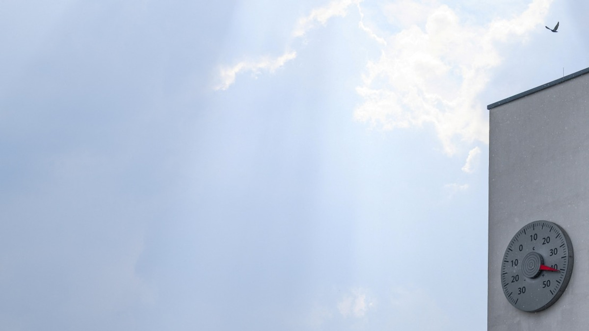 US Heat Wave Kills 25 as Severe Storms Threaten Flooding Along East Coast